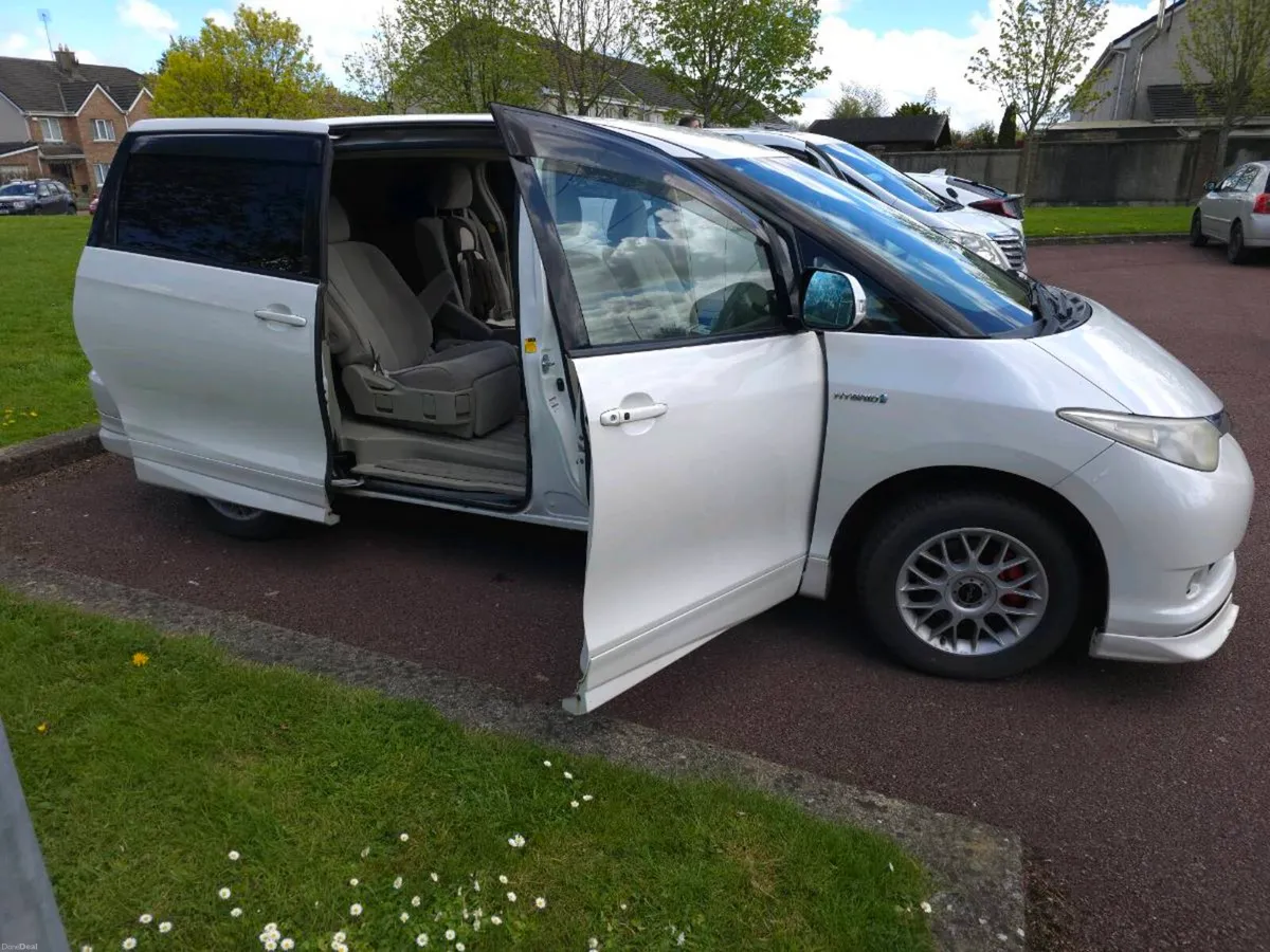 Toyota Estima Hybrid - Image 5