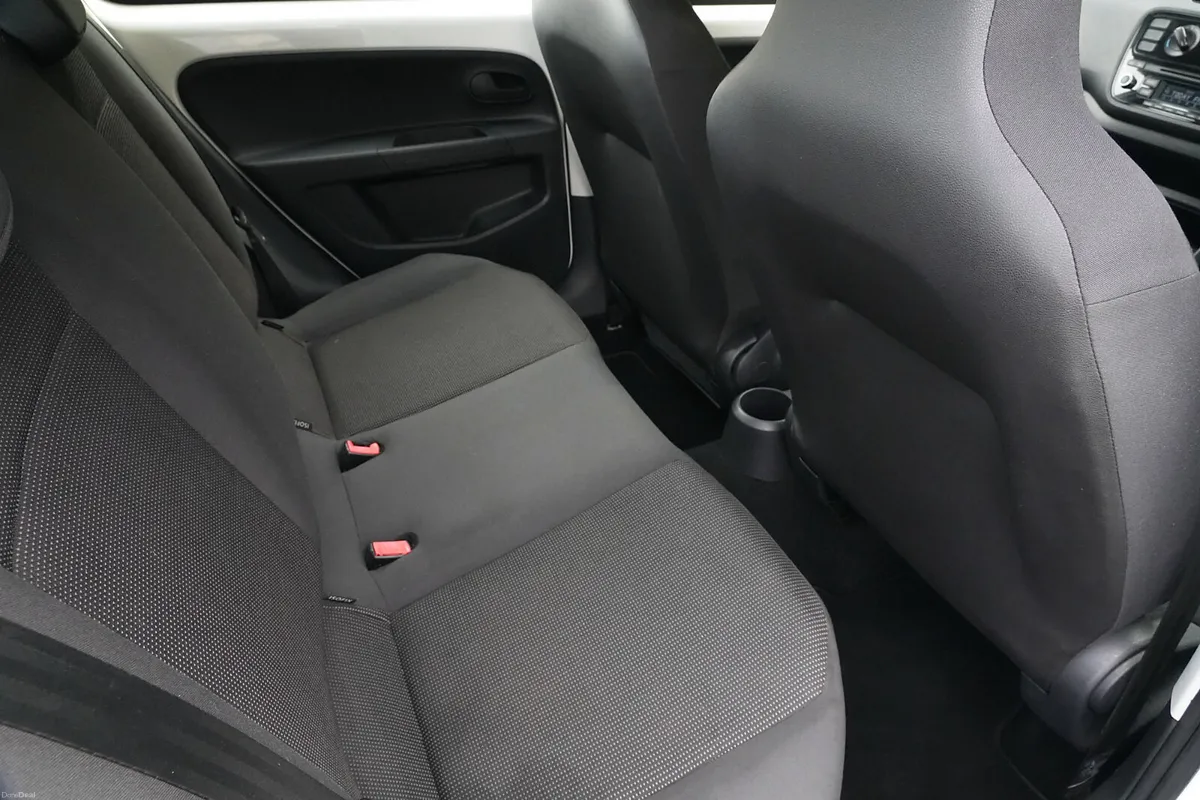 2016 VW Up! 1.0 Petrol Manual 5 door - Image 4