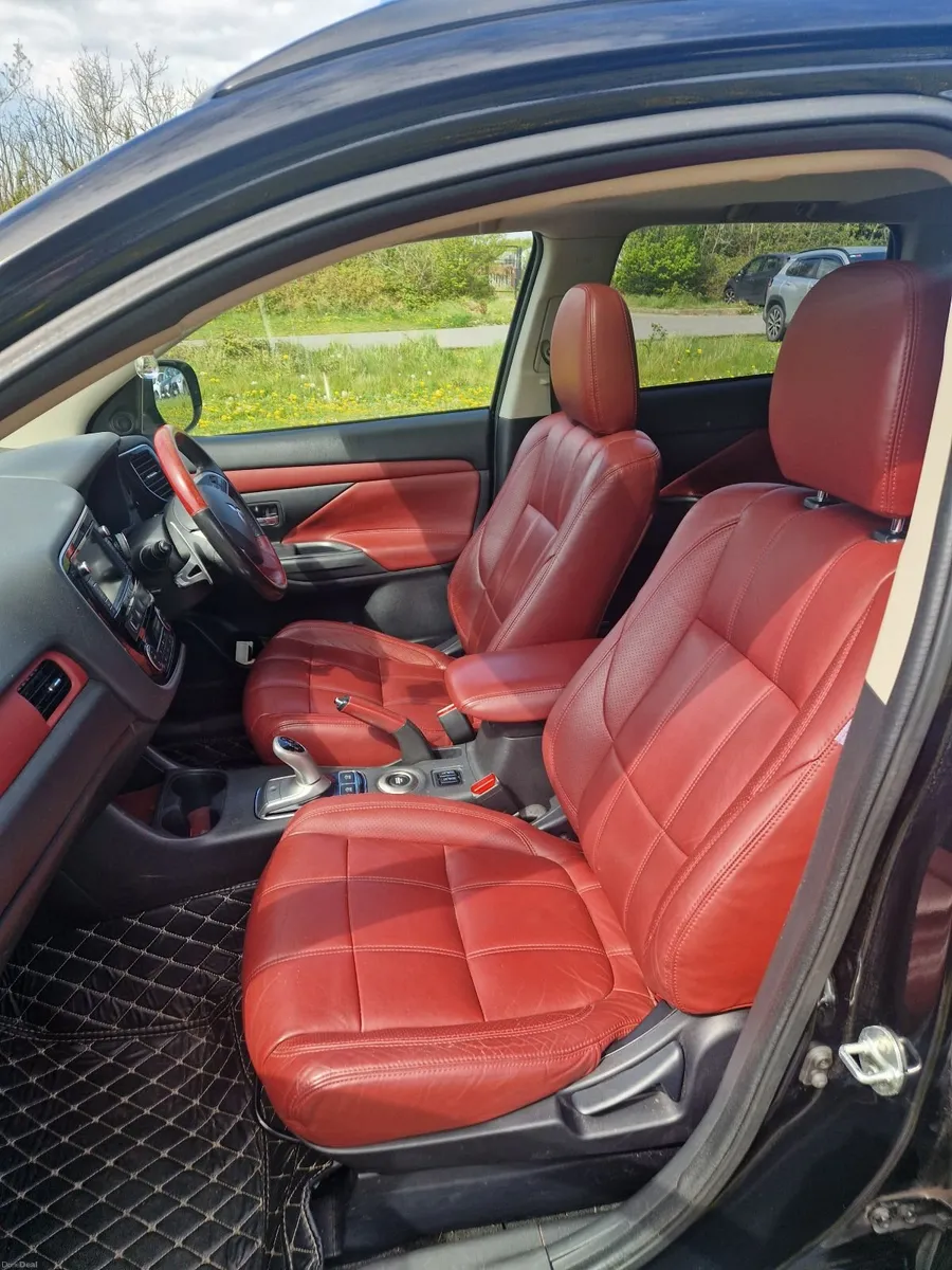 Mitsubishi Outlander Top Of The Range PHEV 4x4 - Image 4