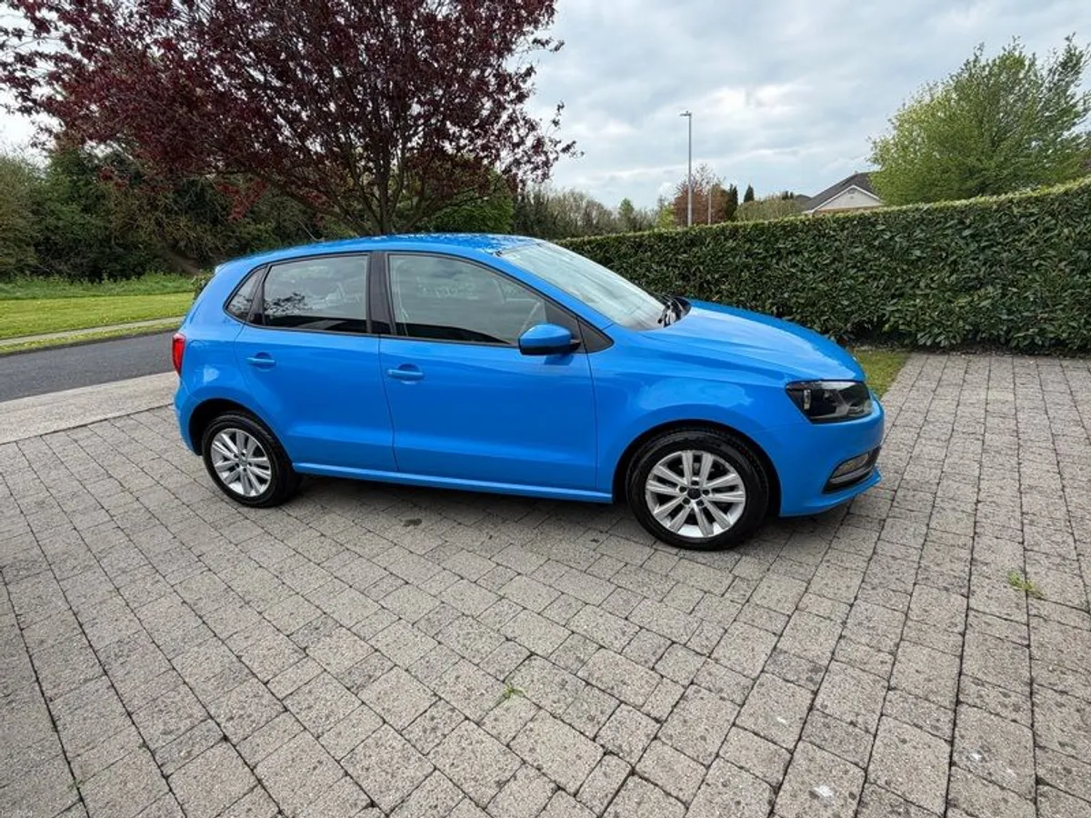 2015 Volkswagen Polo - Image 2