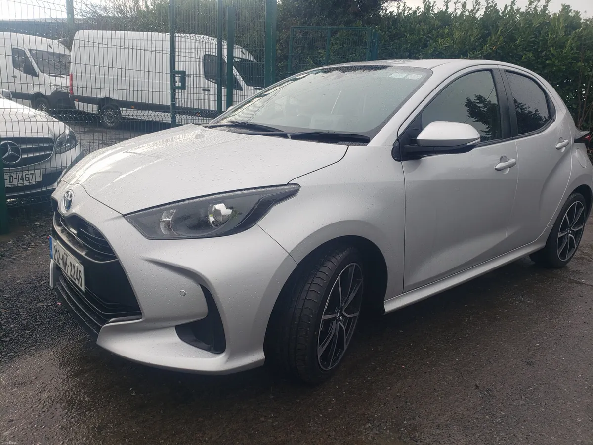 Hybrid Toyota Yaris 2021 automatic - Image 1