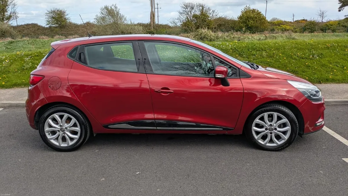 2019 Renault Clio - Image 1