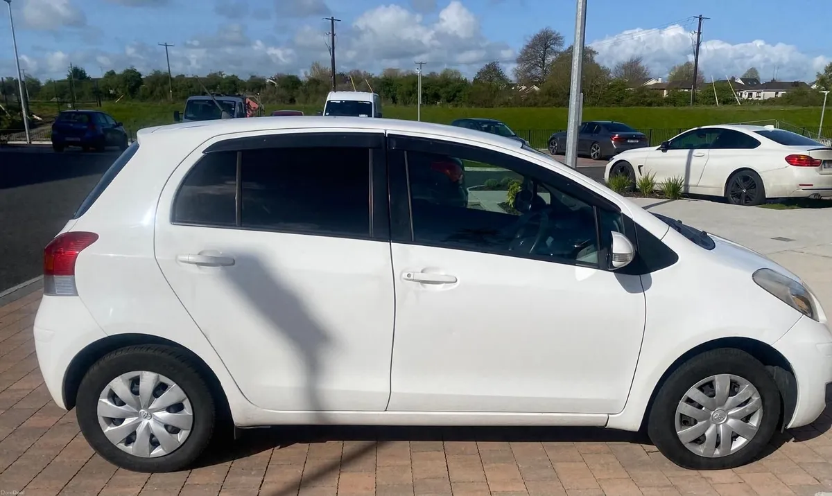 Toyota Vitz 2010 - Image 2