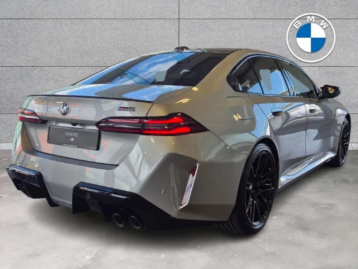 BMW M5 4.4 - Image 2