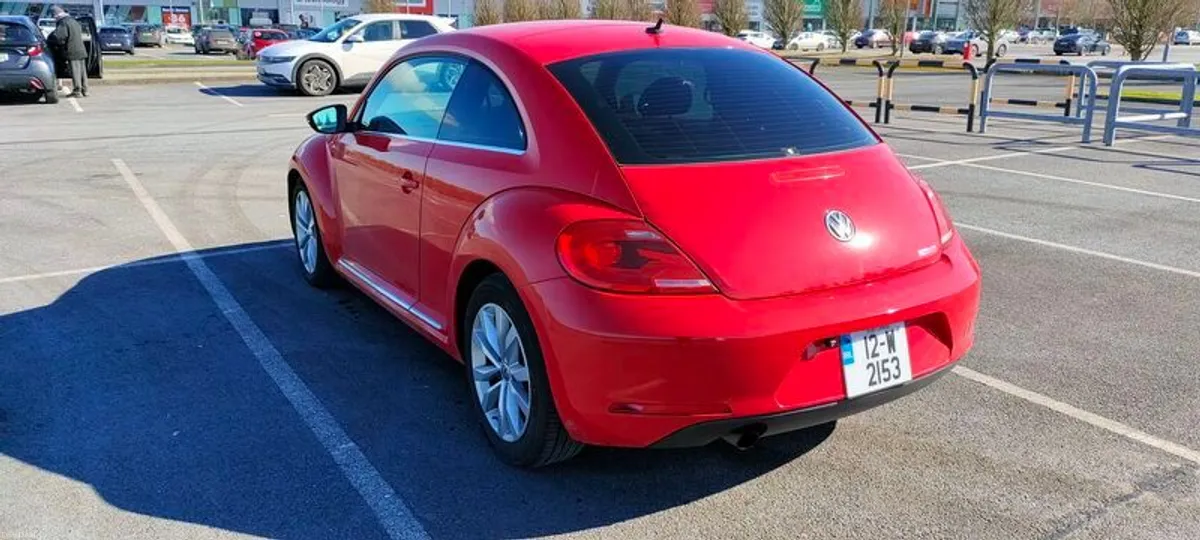 2012 Volkswagen Beetle - Image 4