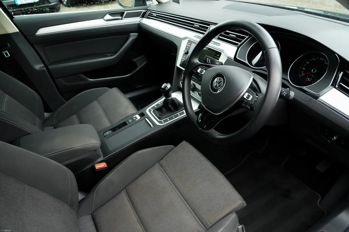 2019 Volkswagen Passat 2.0 Diesel Manual - Image 2