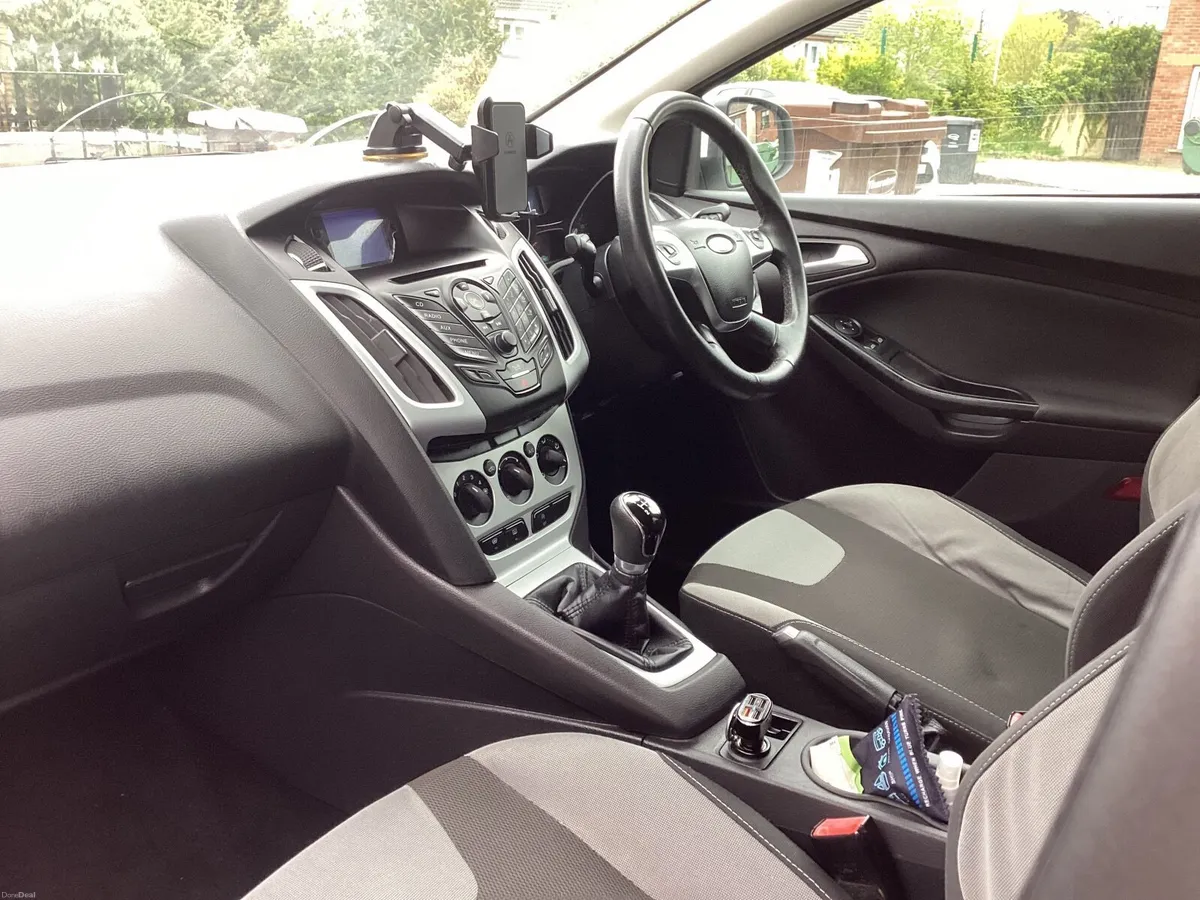 Ford Focus 2012 - Image 2