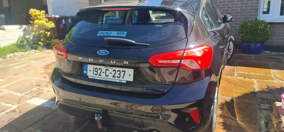 Ford Focus  Titanium 1.0 192 - Image 2