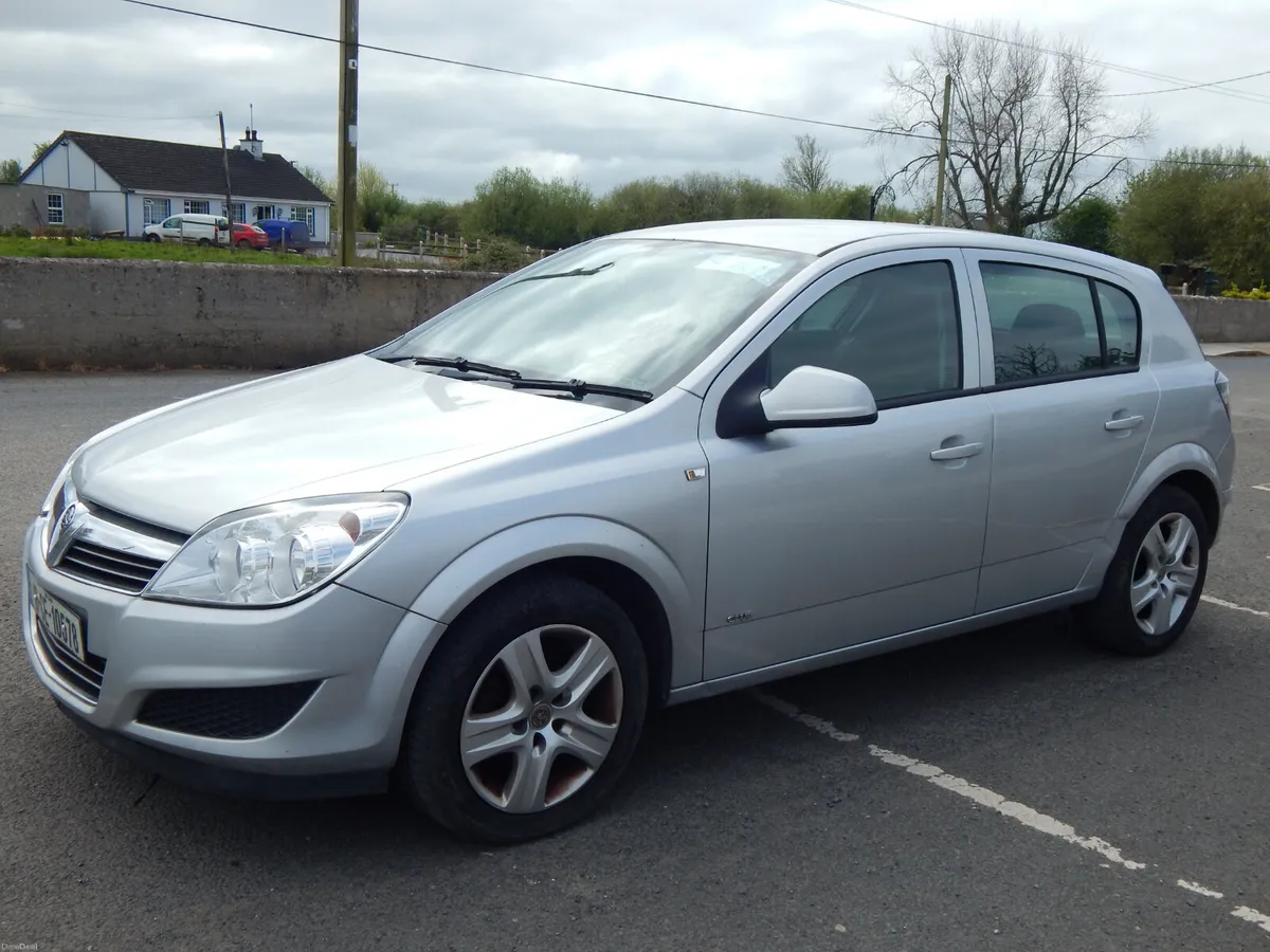 2010 Vauxhall Astra No Tax or Test Sold as seen - Image 4