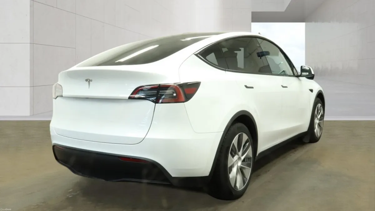 Tesla Model Y 2023 RWD - Image 3