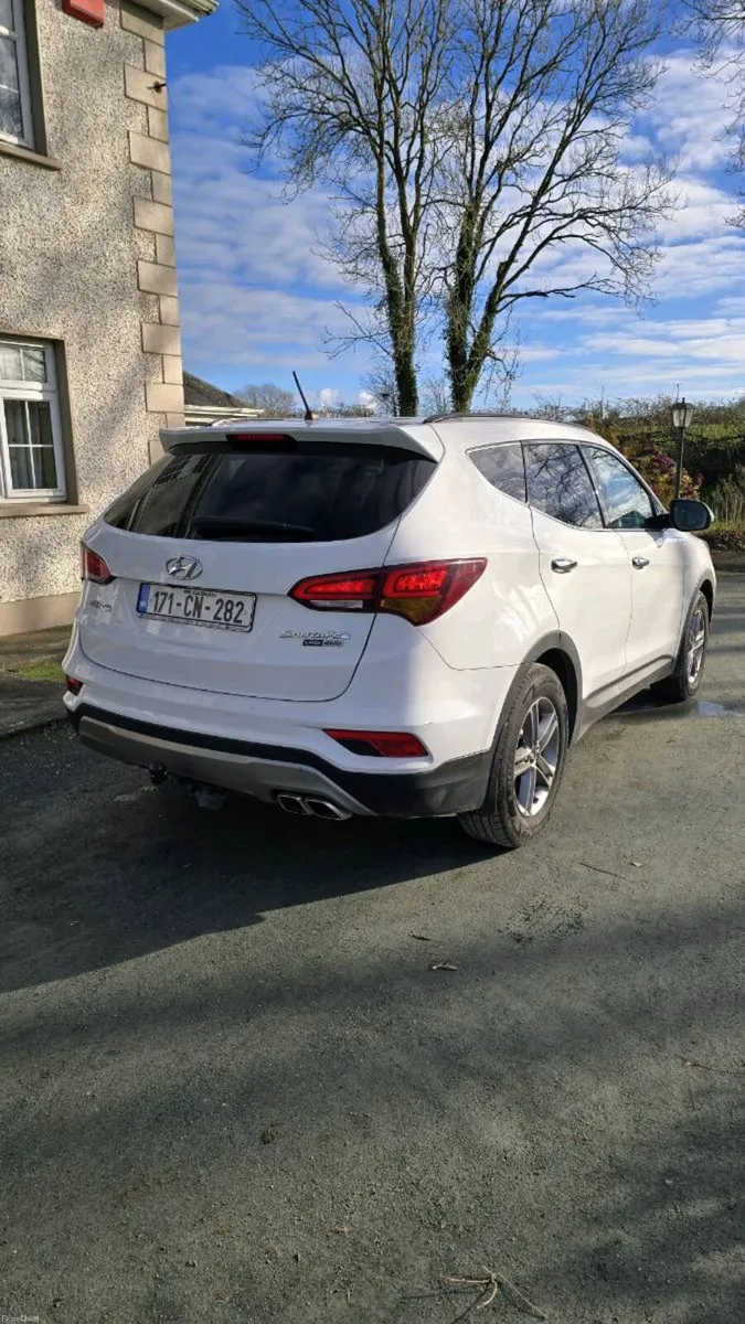 Hyundai Santa Fe Executive - Image 2