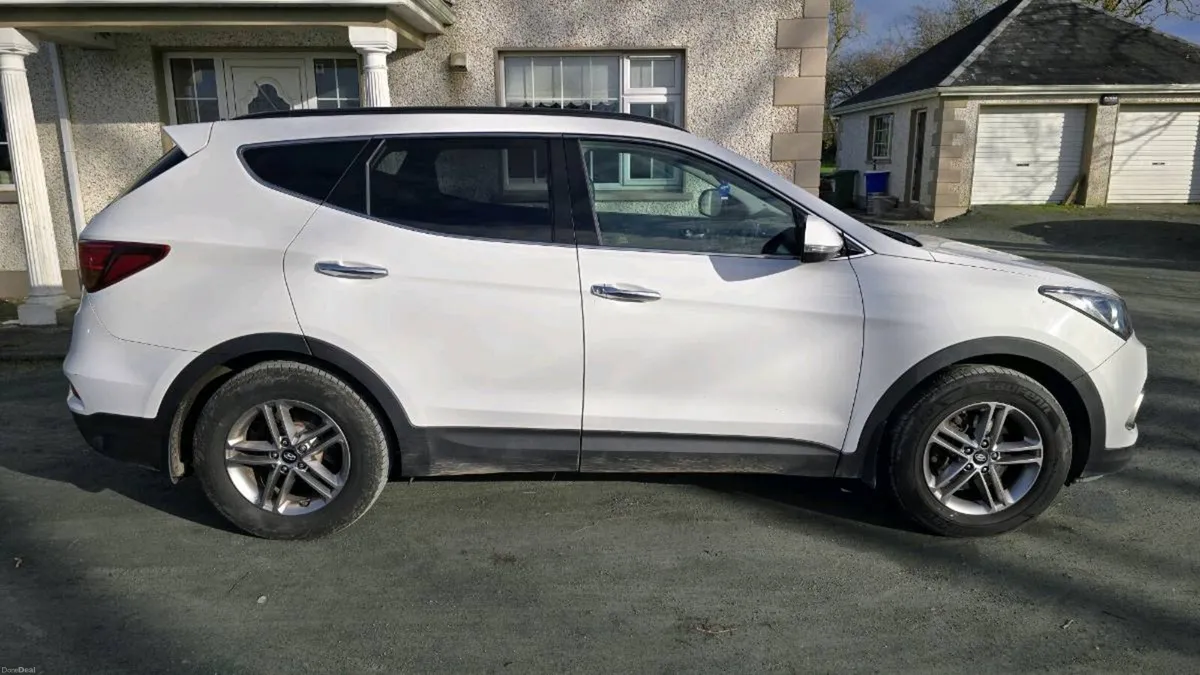 Hyundai Santa Fe Executive - Image 4