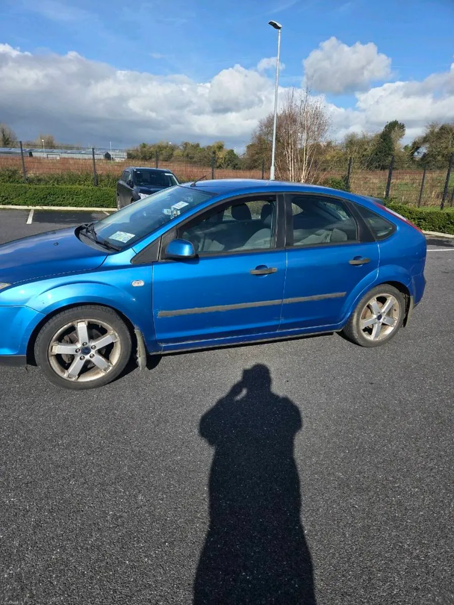 2005 Ford Focus - Image 2