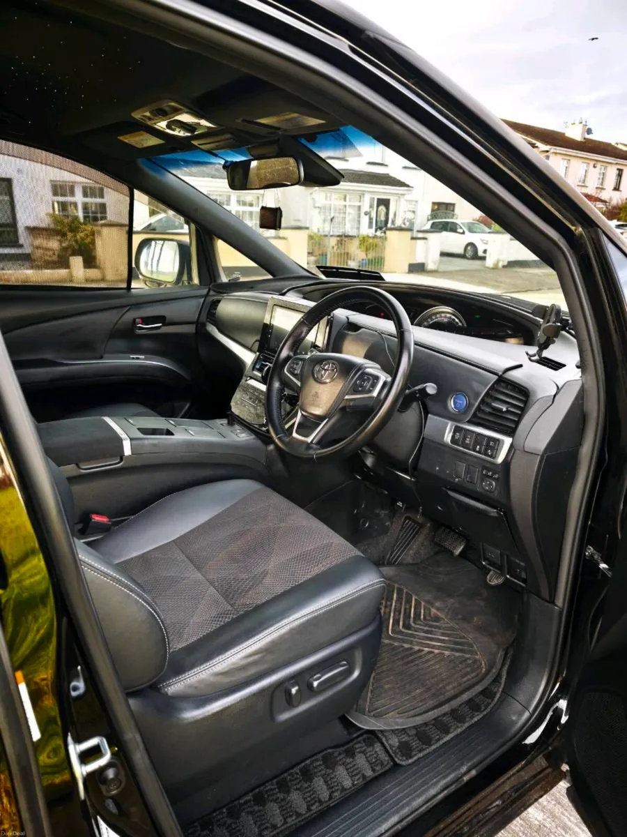 Toyota Estima 7 seater E-Four - Image 5