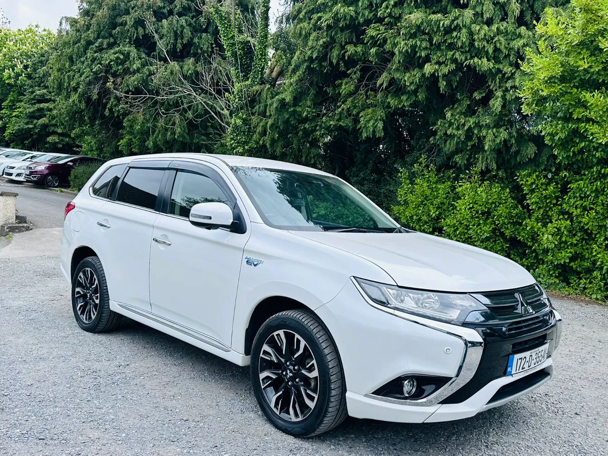 Mitsubishi Outlander 2017 Plug In Hybrid - Image 2