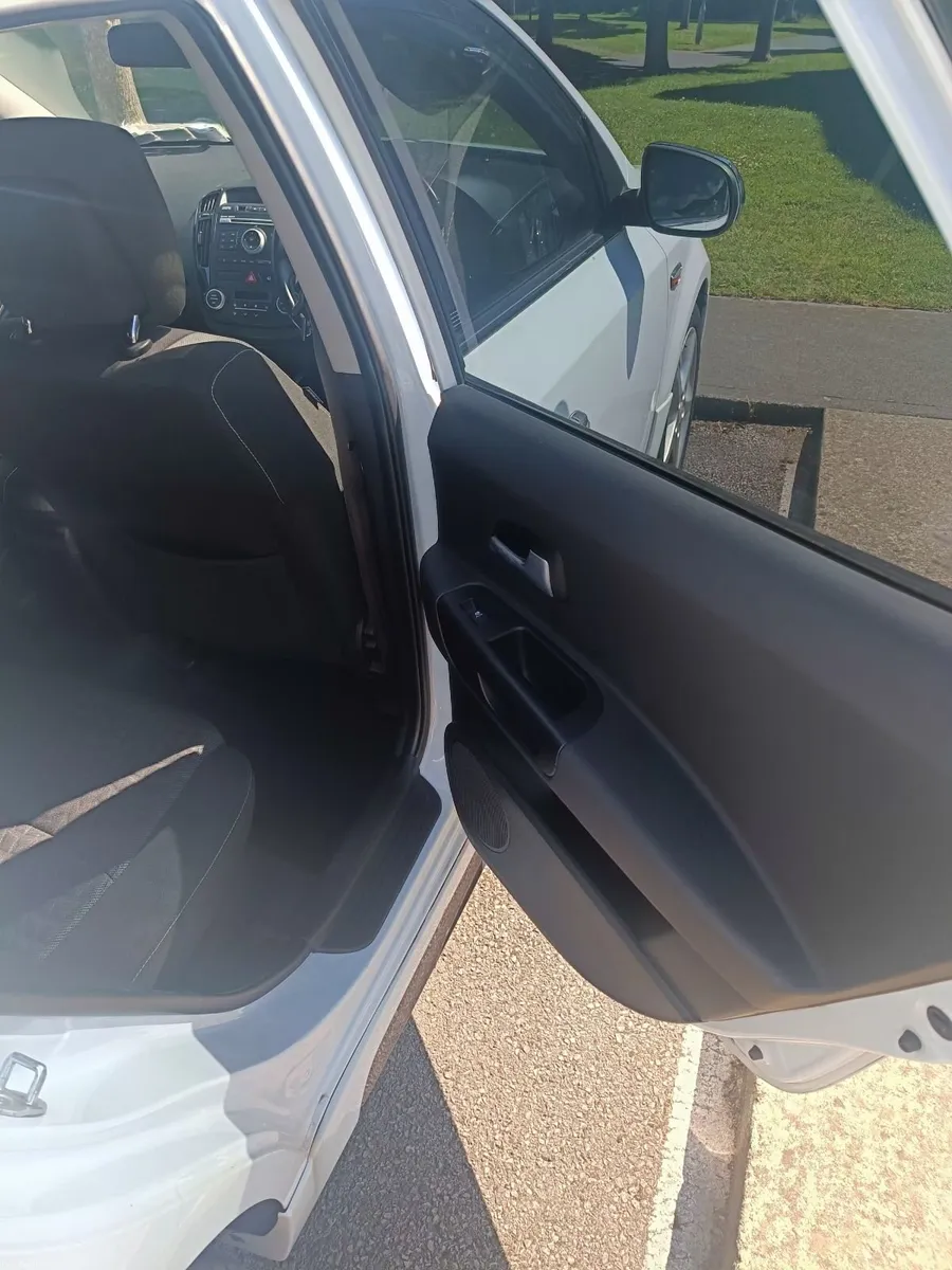 Kia Ceed 2011 - Image 3