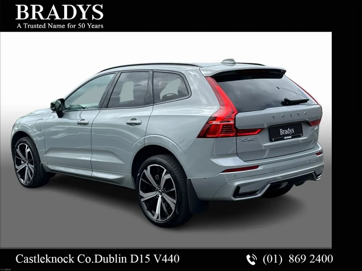 Volvo XC60 T6 Ultra Dark AWD PHEV--Ventilated Napp - Image 4