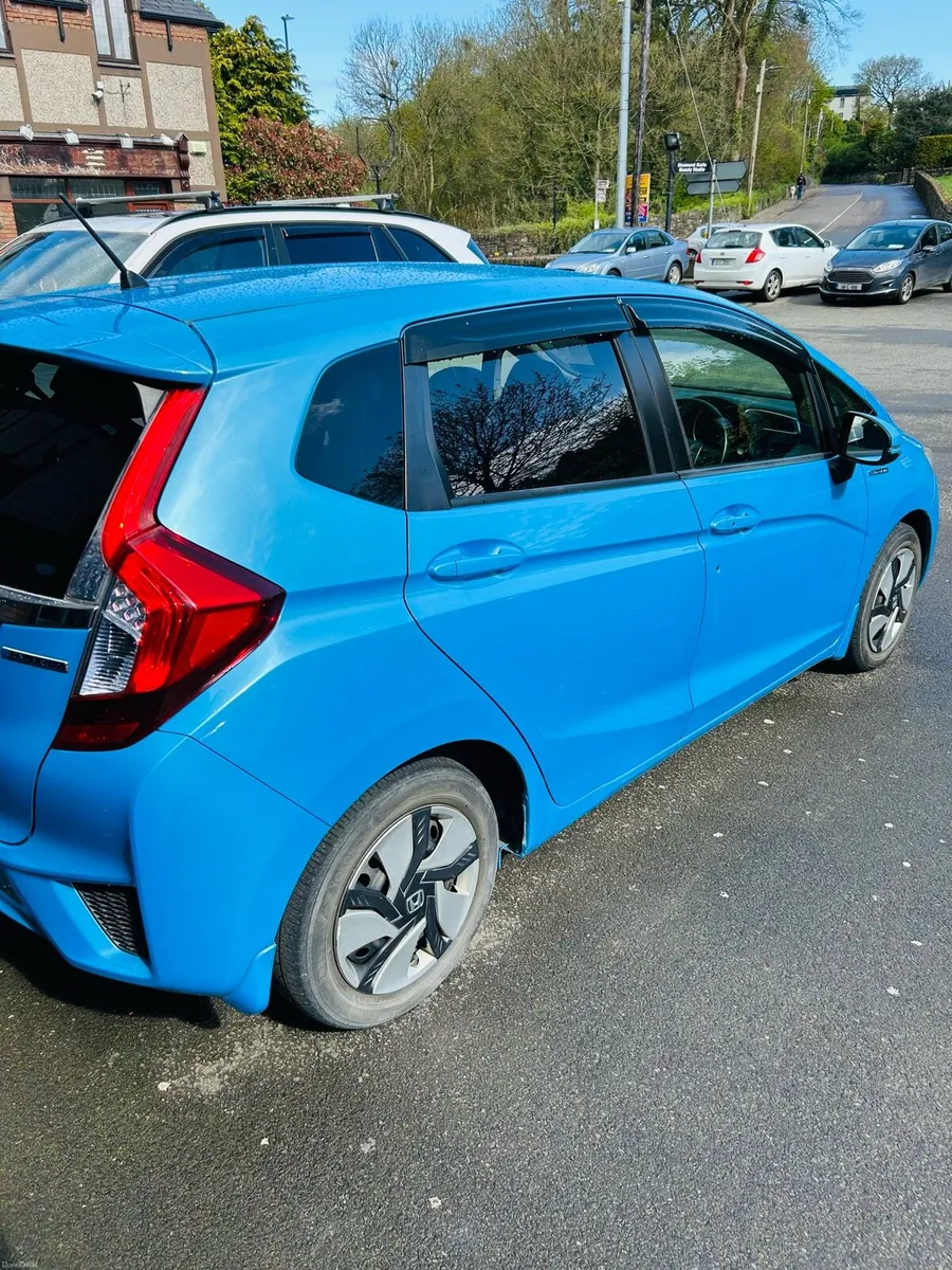 Honda fit Hybrid 2014 - Image 2