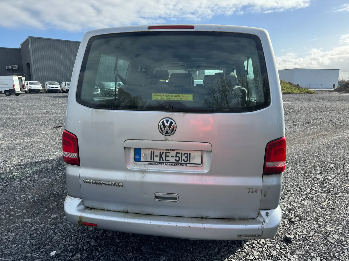 UNRESERVED 2011 VOLKSWAGEN TRANSPORTER SHUTTLE - Image 4
