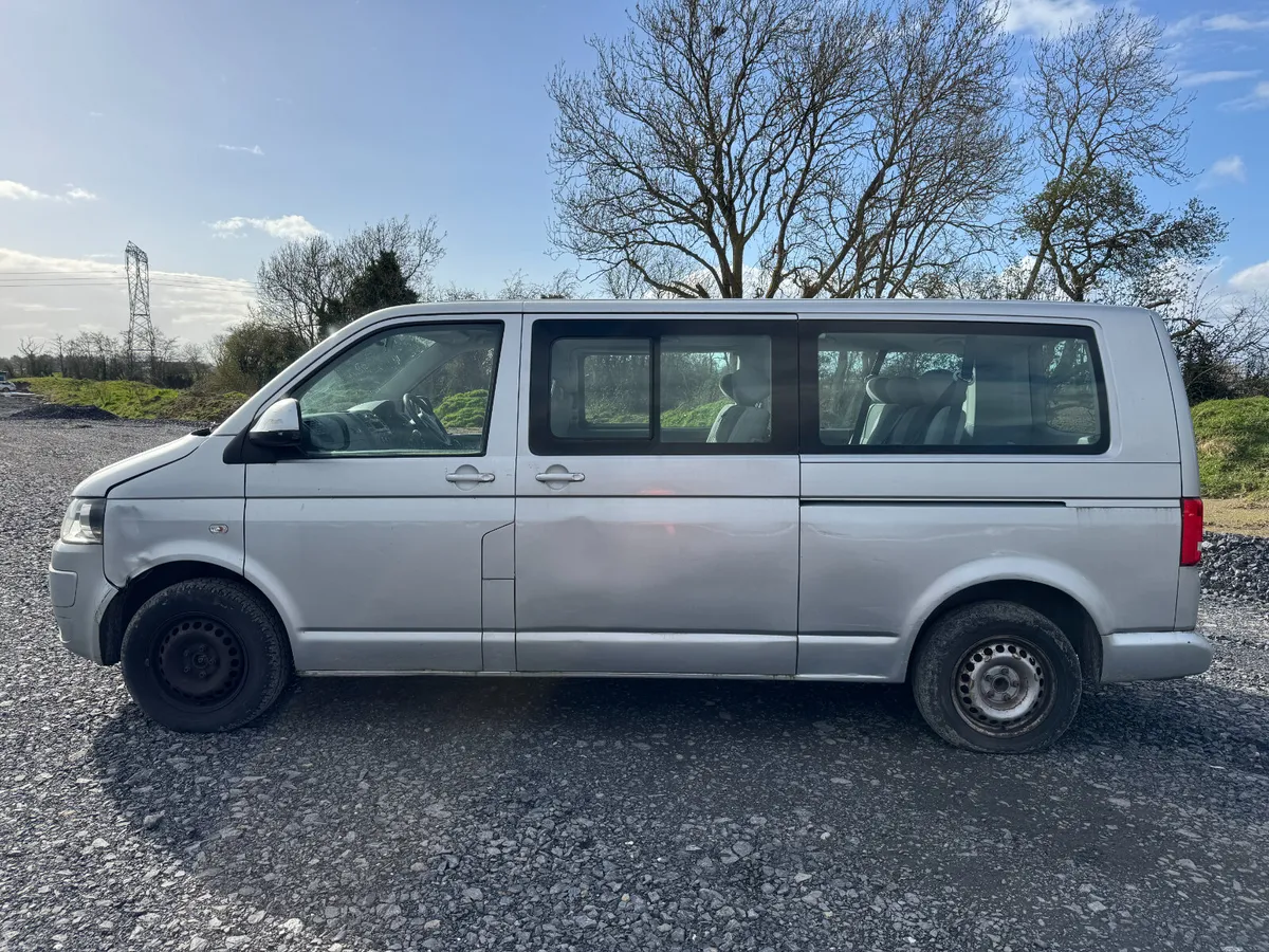 UNRESERVED 2011 VOLKSWAGEN TRANSPORTER SHUTTLE - Image 2
