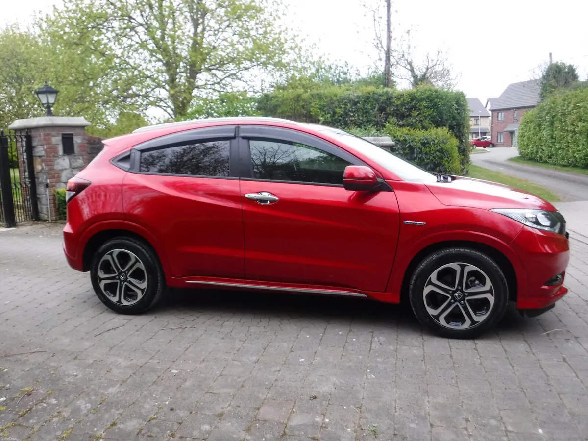 HONDA VEZEL 1.5 AUTO HYBRID Z-SPEC LOW MILEAGE - Image 2