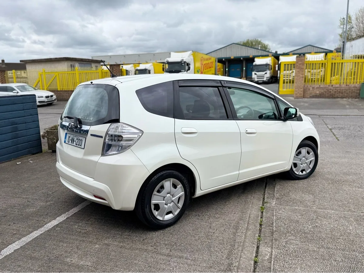 2010 Honda Fit 1.3 Petrol Hybrid 152000KM - Image 3