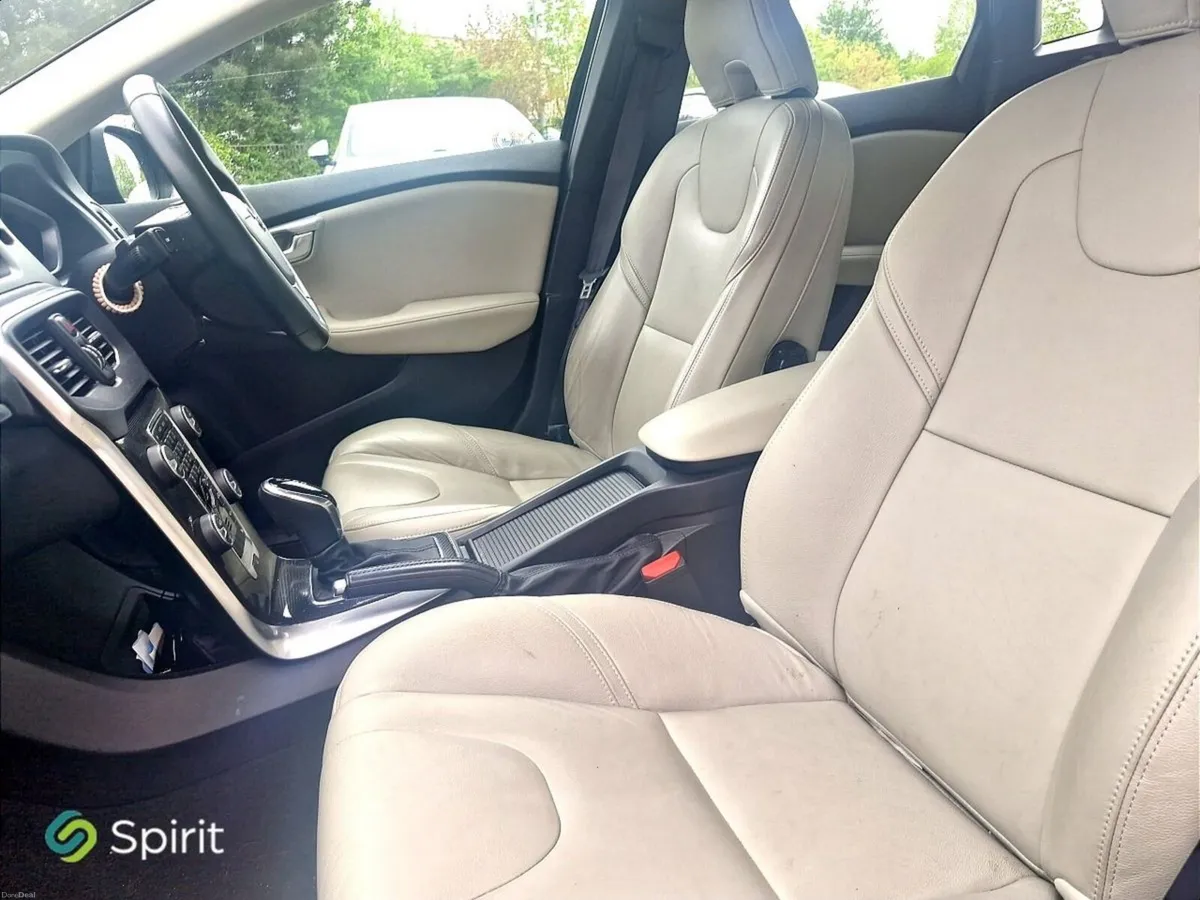 Volvo V40 T3 152hp Petrol Automatic, Full Leather, - Image 3