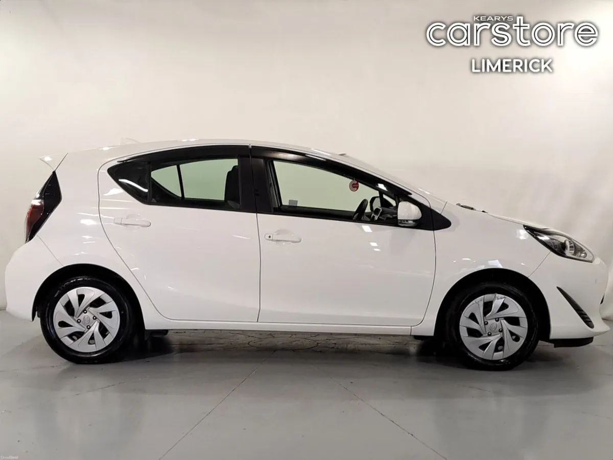 Toyota Aqua 1.5 HYBRID - Image 2