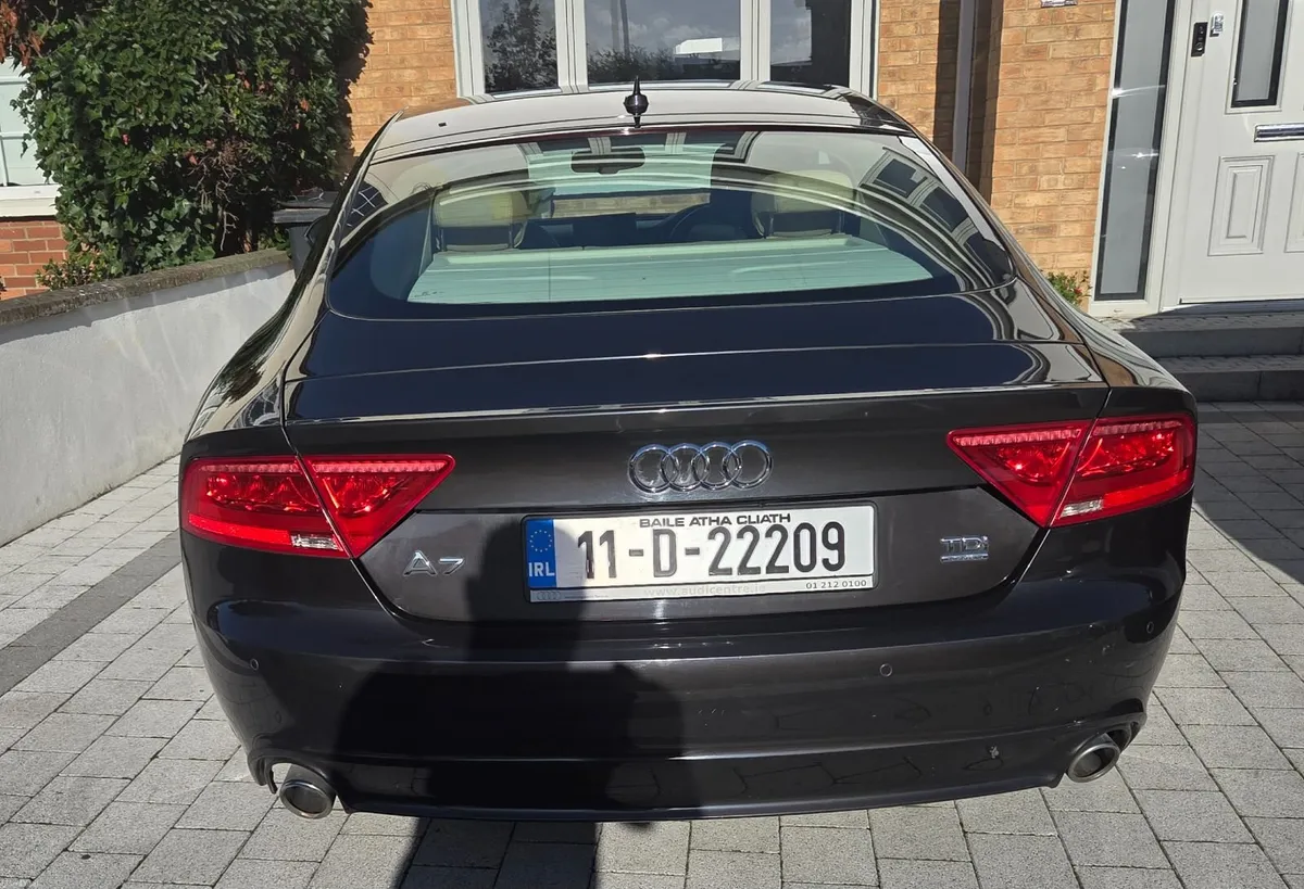 Audi A7 2011 LOW LOW km - Image 2