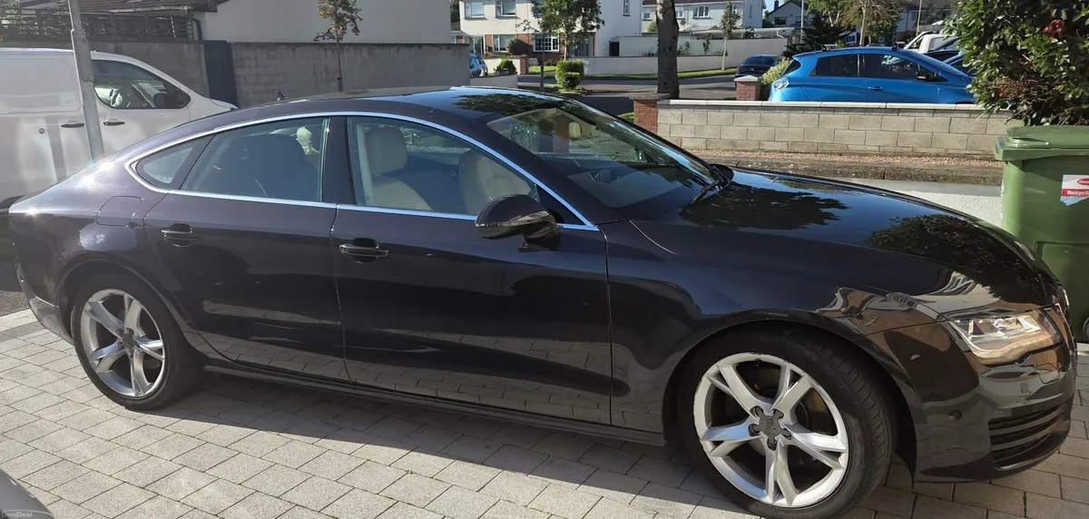 Audi A7 2011 LOW LOW km - Image 1