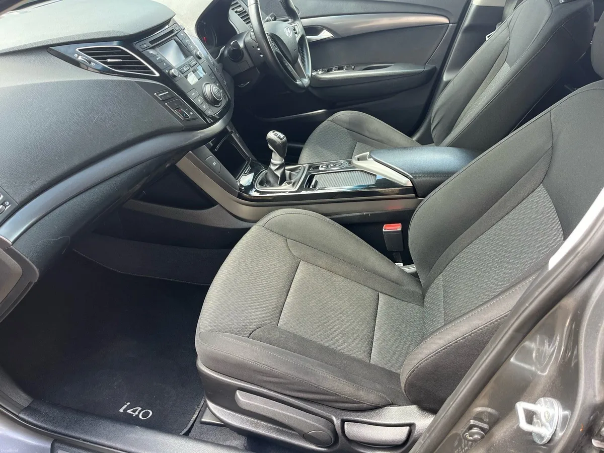 2015 Hyundai i40 executive 1.7D - Image 2