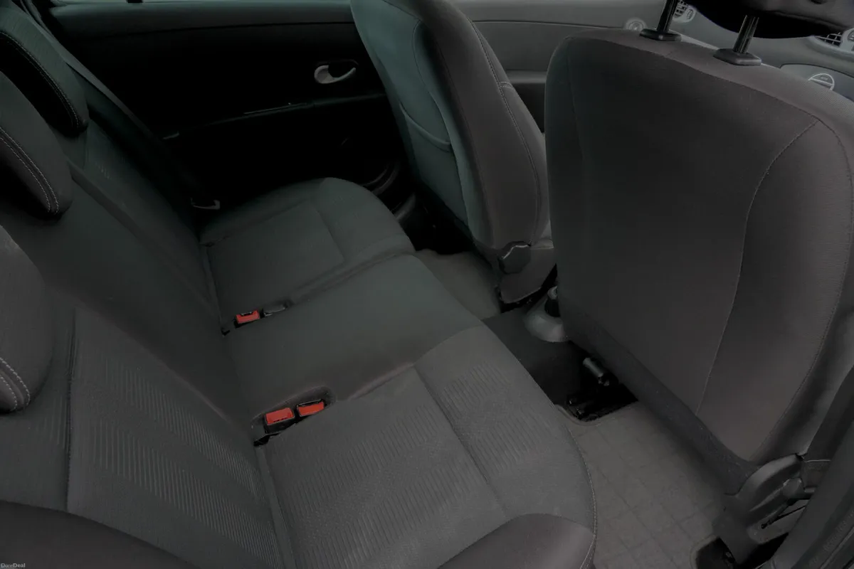 2010 Renault Clio 1.5 Diesel Manual Estate - Image 4