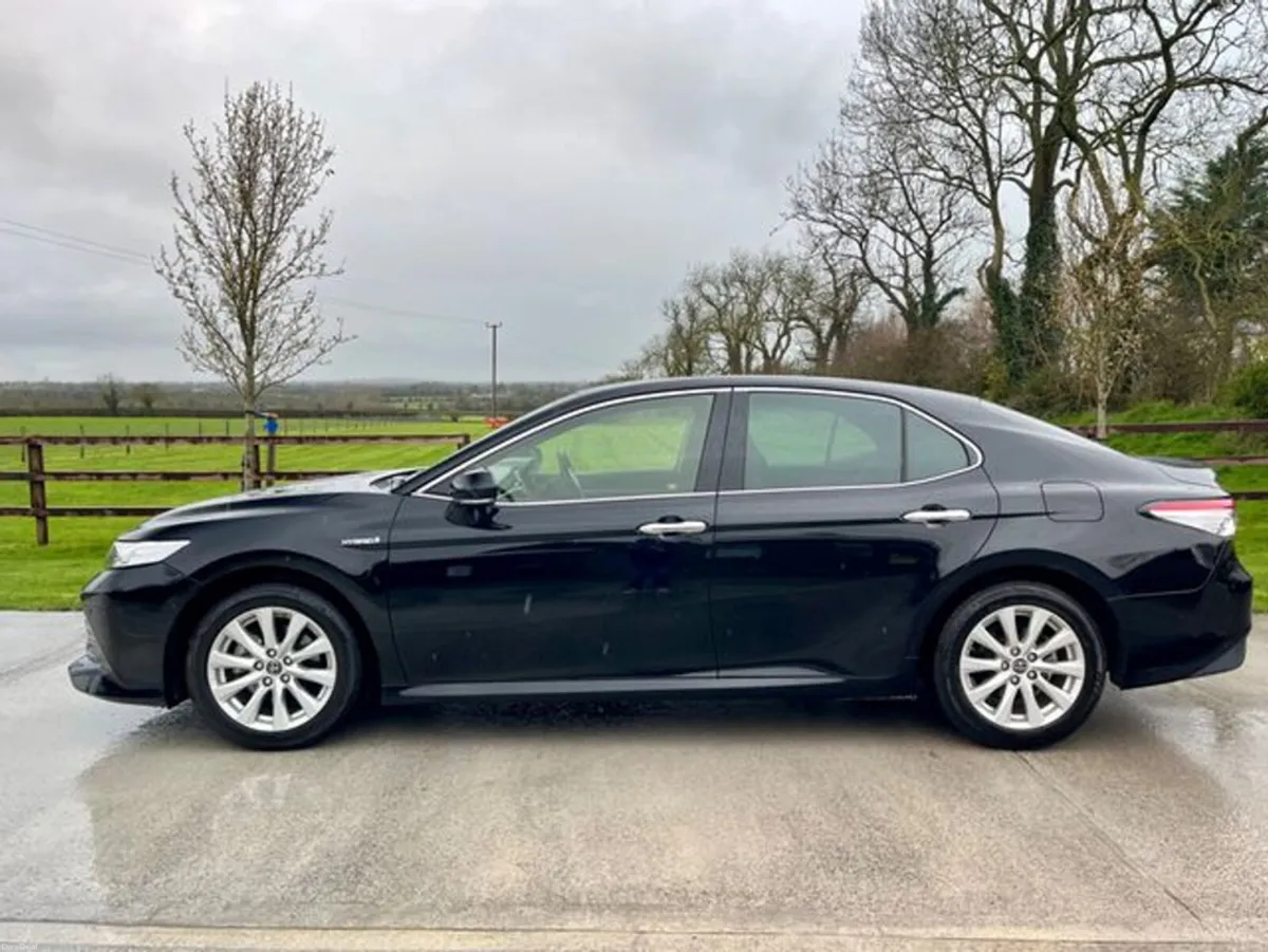 Toyota Camry 2.5 Hybrid *RETAIL PRICE €21900 STRAI - Image 3