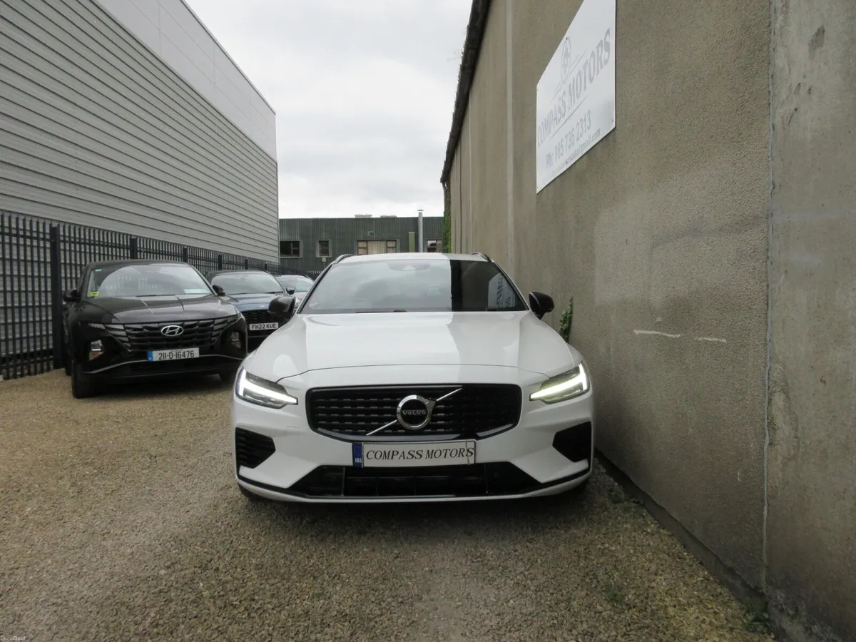 VOLVO V60 2.0 HYBRID AUTO  R DESIGN 350 HP 4X4 - Image 2