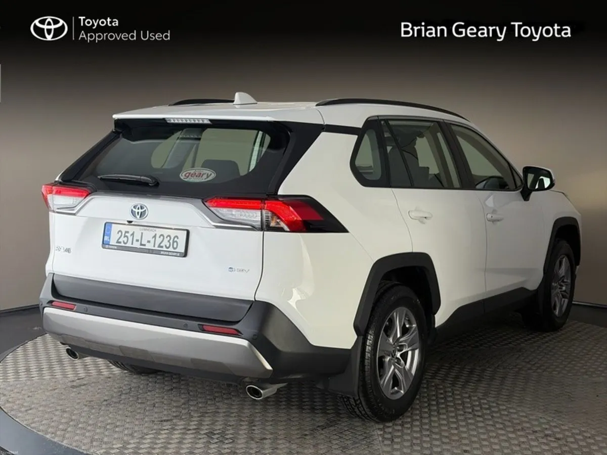 Toyota RAV4 Hybrid Luna - Image 2