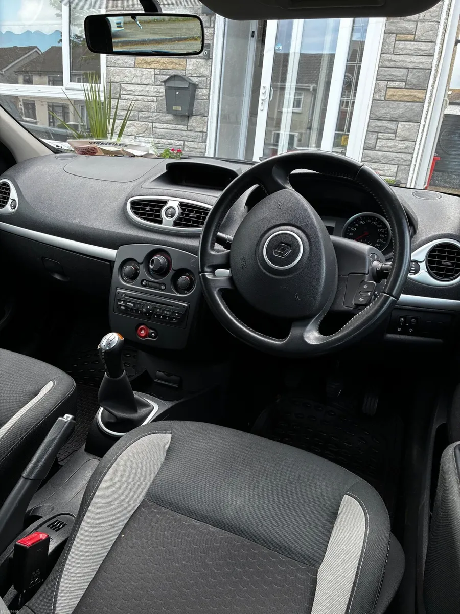 Renault Clio 2011 - Image 4