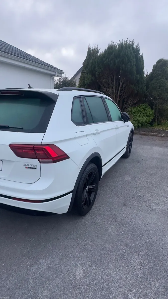 TIGUAN R-LINE BLACK EDITION 4 EMOTION ONLY 60,000K - Image 5