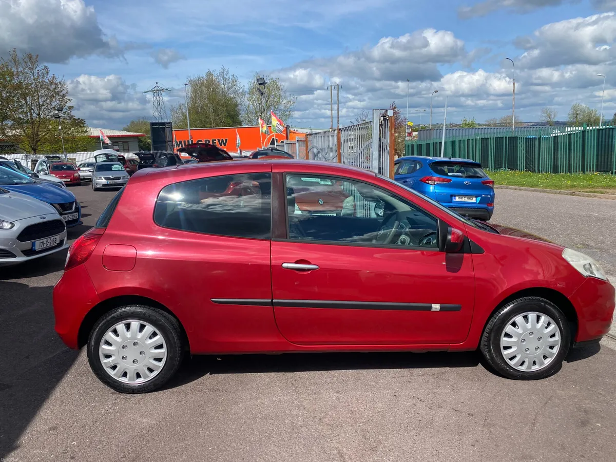 Renault Clio 2010 GREAT STARTER CAR - Image 3