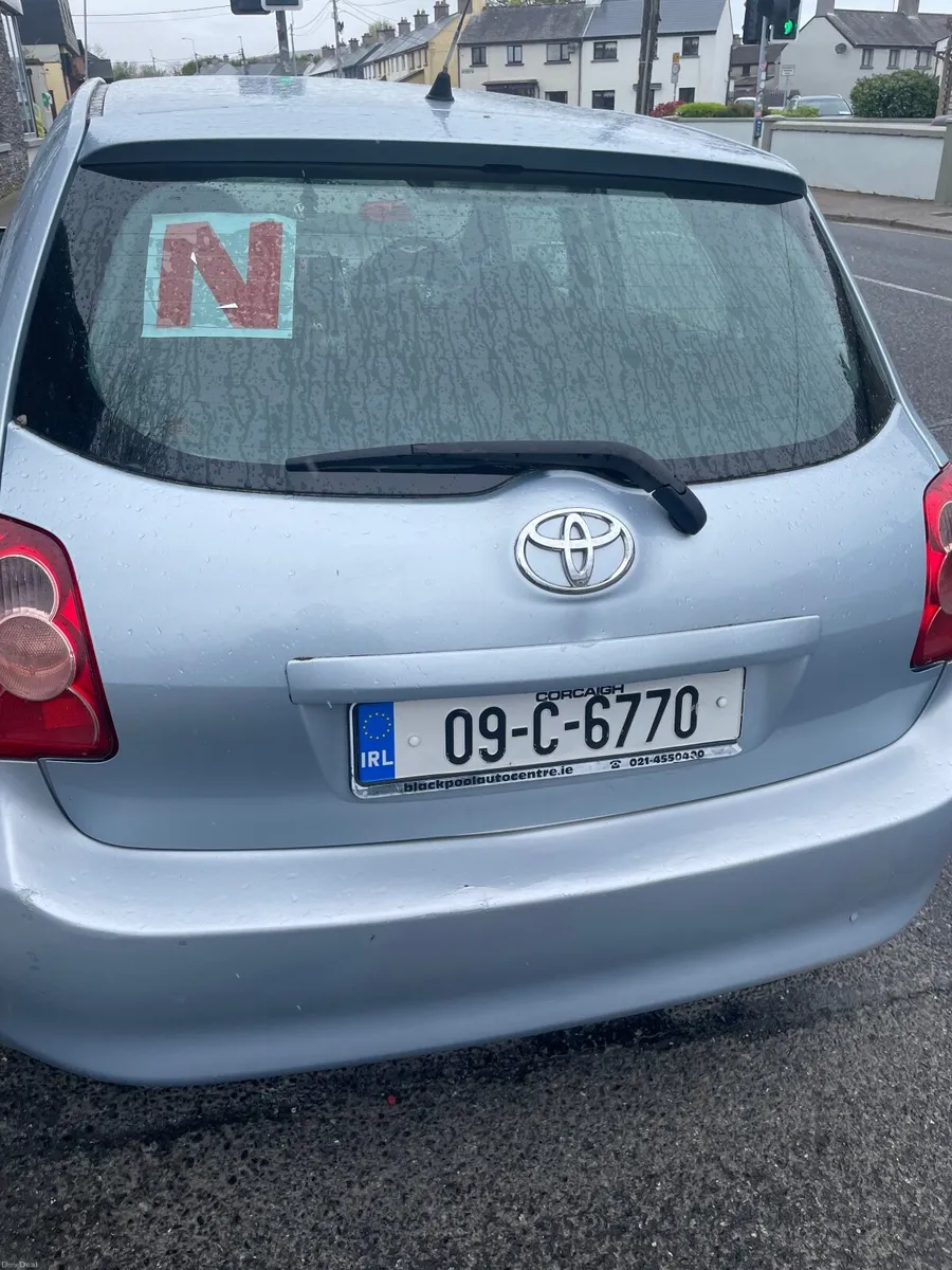 Toyota Auris 2009 - Image 2