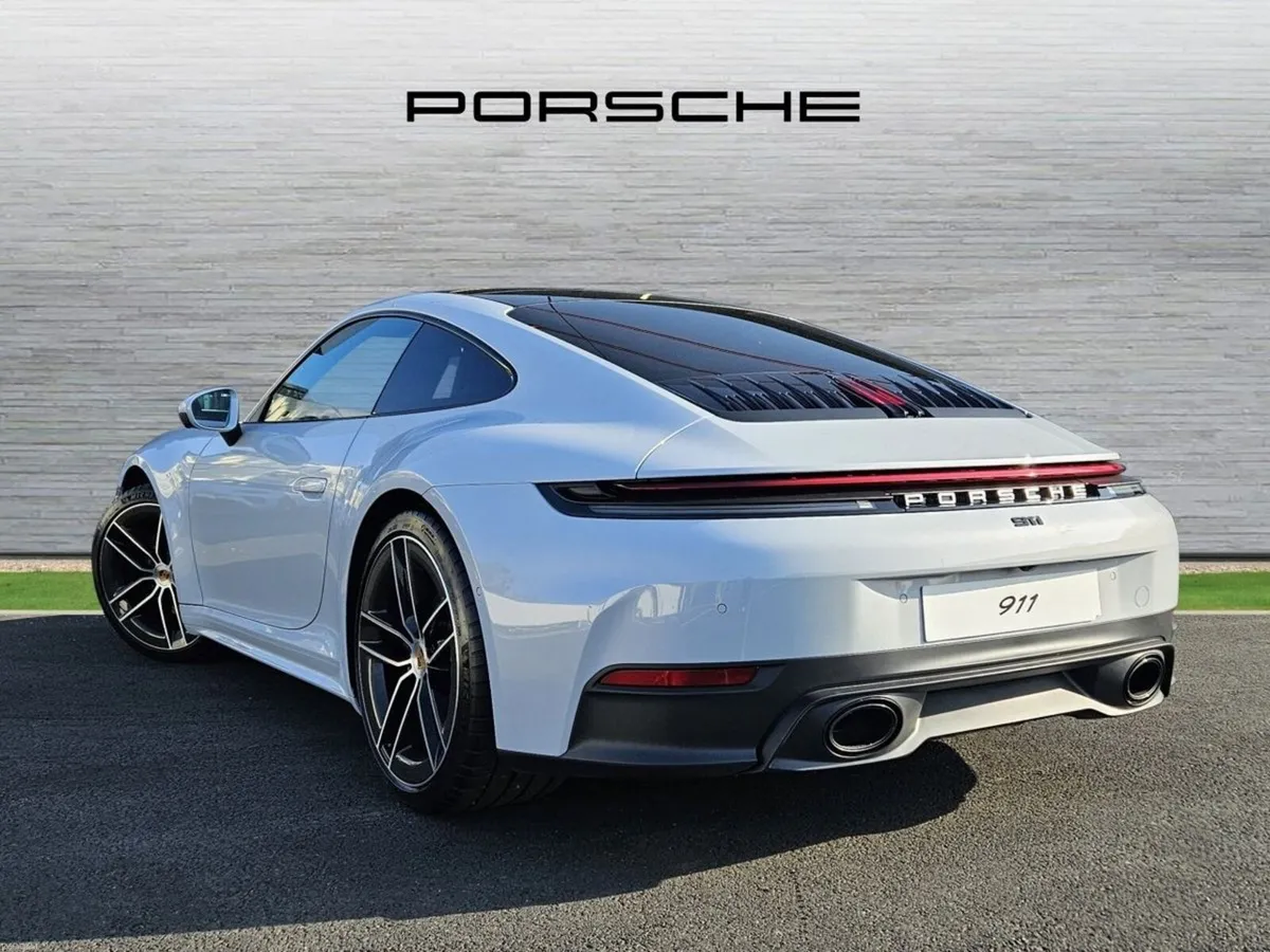 Porsche 911 Carrera - Image 2