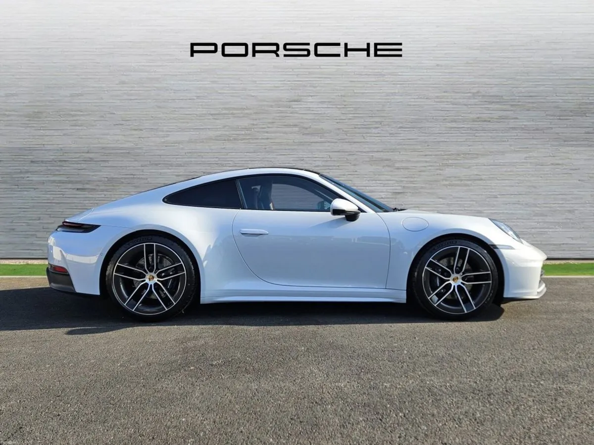 Porsche 911 Carrera - Image 4