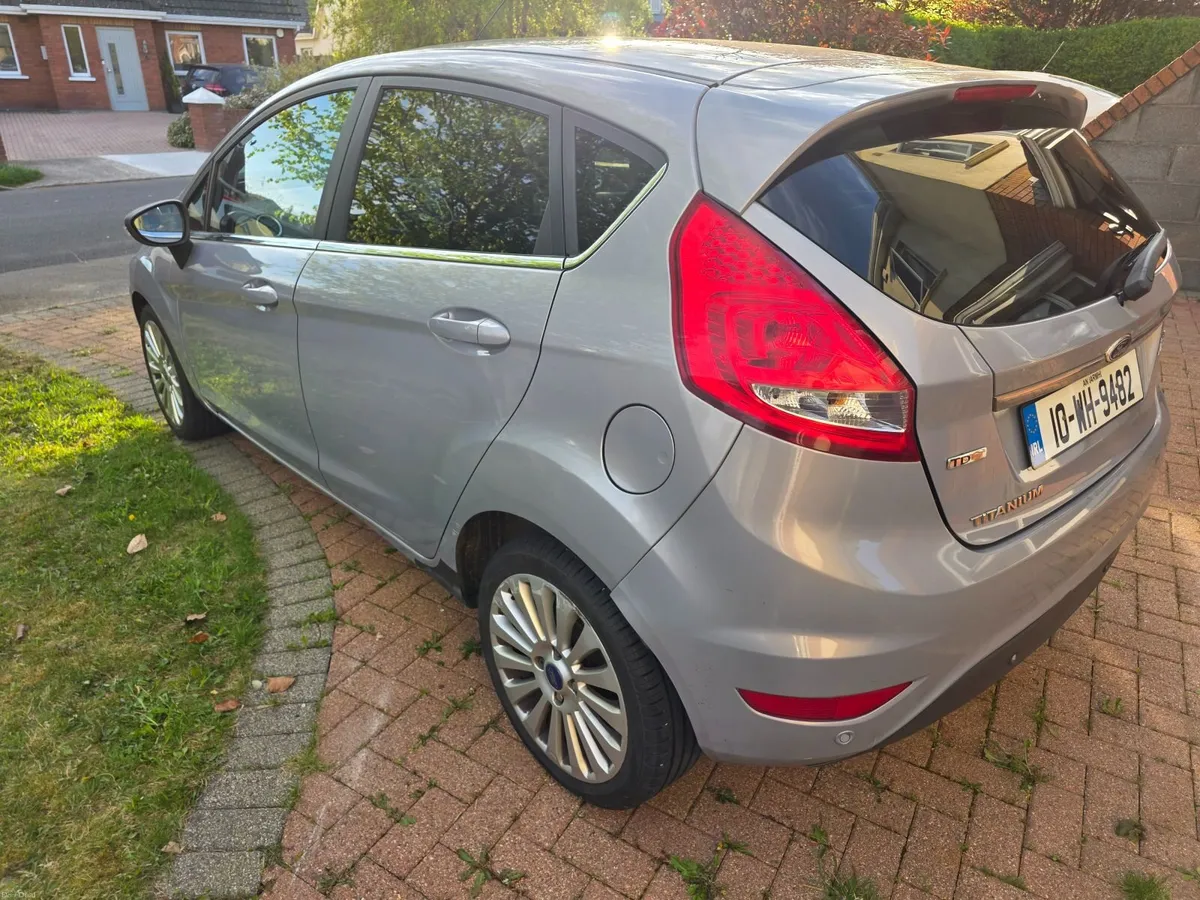 Ford Fiesta 2010 - Image 3