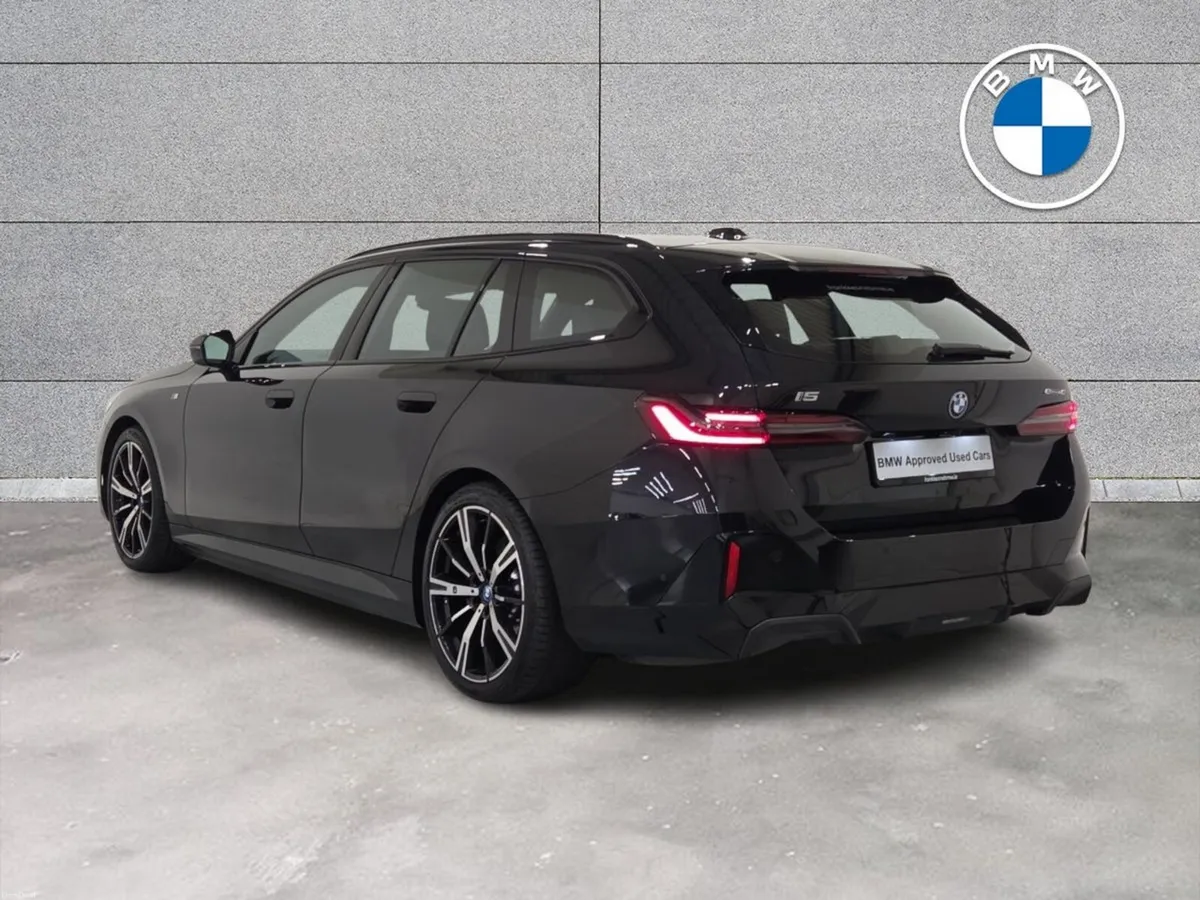 BMW i5 eDrive40 M Sport Pro Touring - Image 3