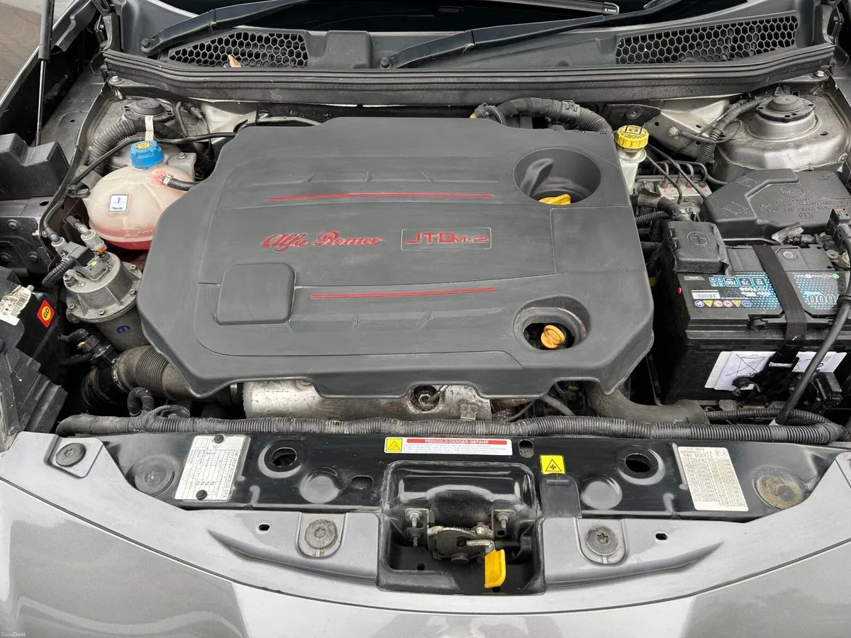 Alfa Romeo Giulietta  Quadrifoglio QV (2015) - Image 3