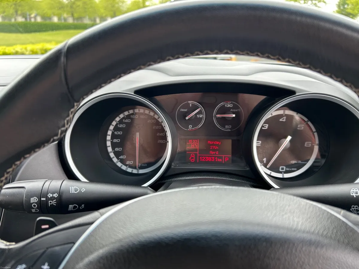 Alfa Romeo Giulietta  Quadrifoglio QV (2015) - Image 4