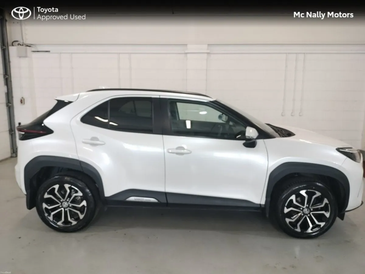 Toyota Yaris Cross LUNA SPORT PEARLESCENT FREE SER - Image 4