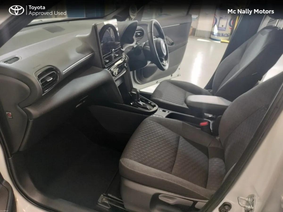 Toyota Yaris Cross LUNA SPORT PEARLESCENT FREE SER - Image 5
