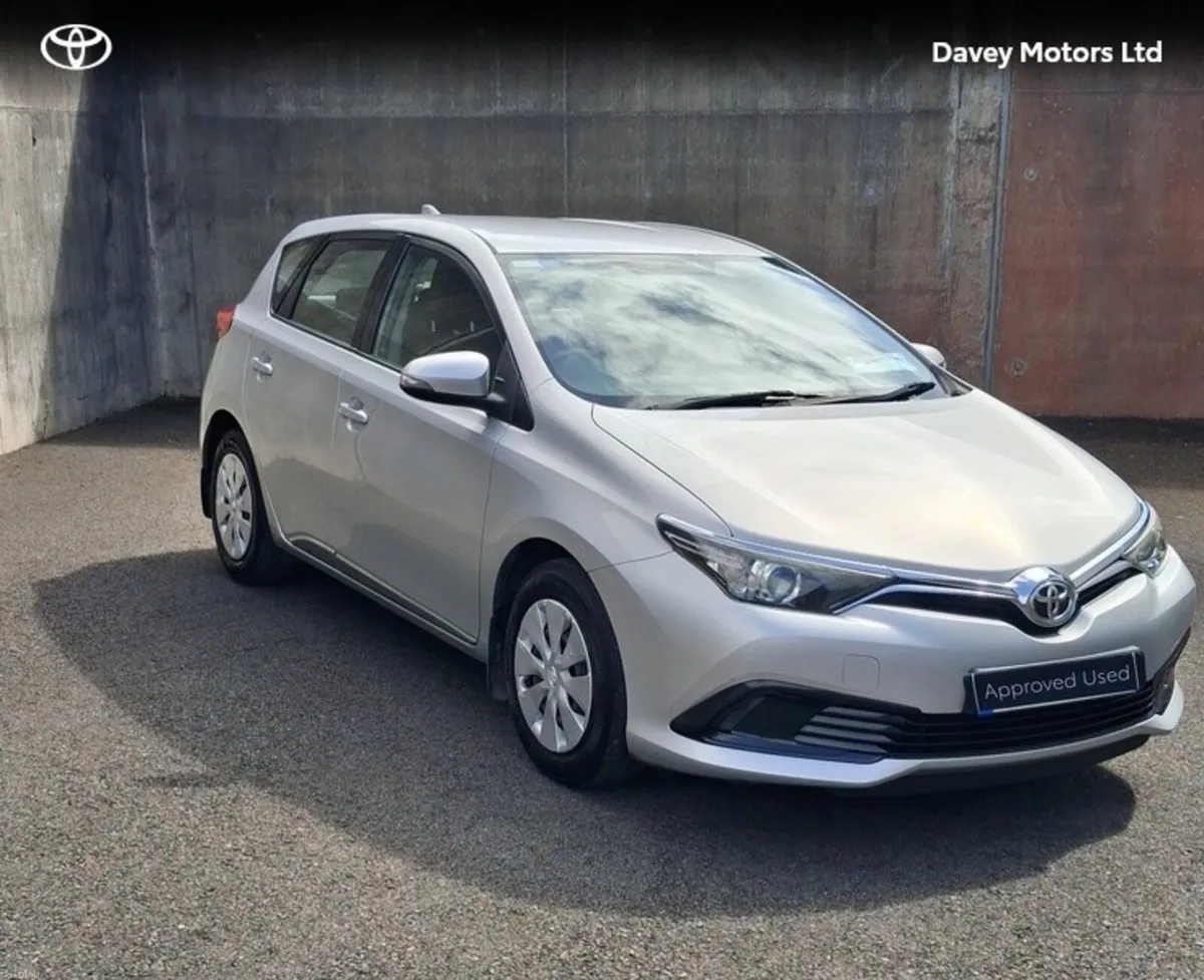Toyota Auris 1.33 TERRA 4DR - Image 1