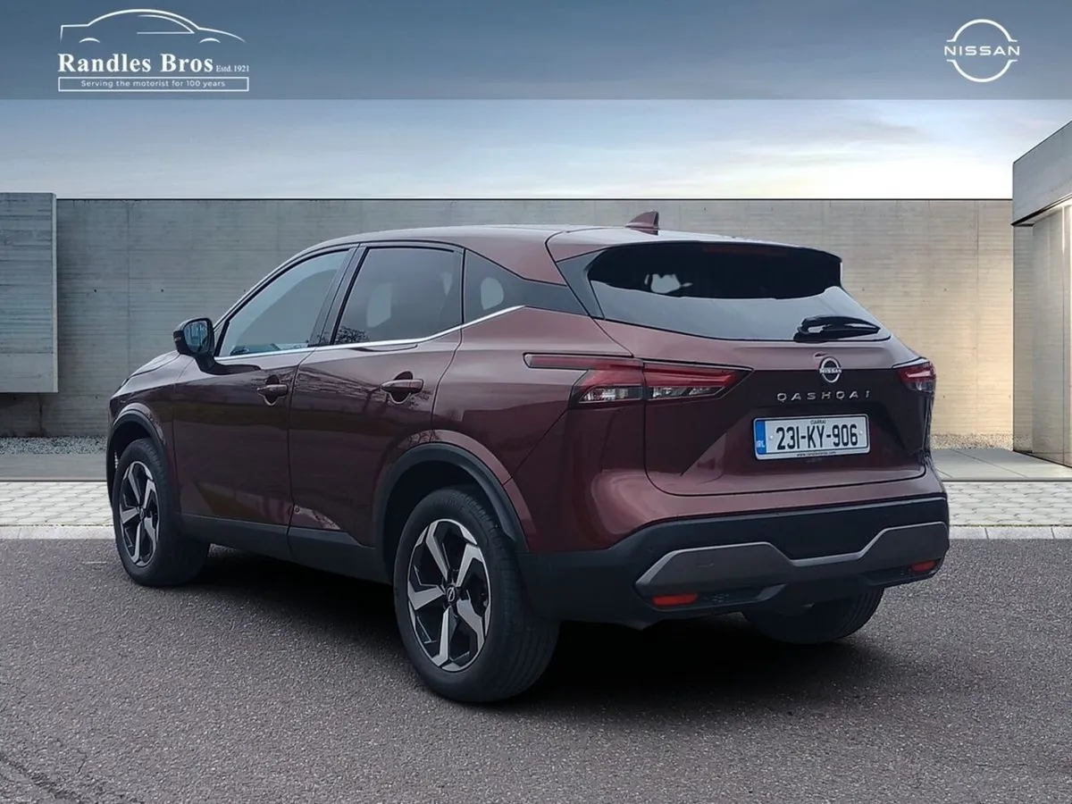 Nissan Qashqai 1.3 PET MILD HYBRID SV PREMIUM - Image 4