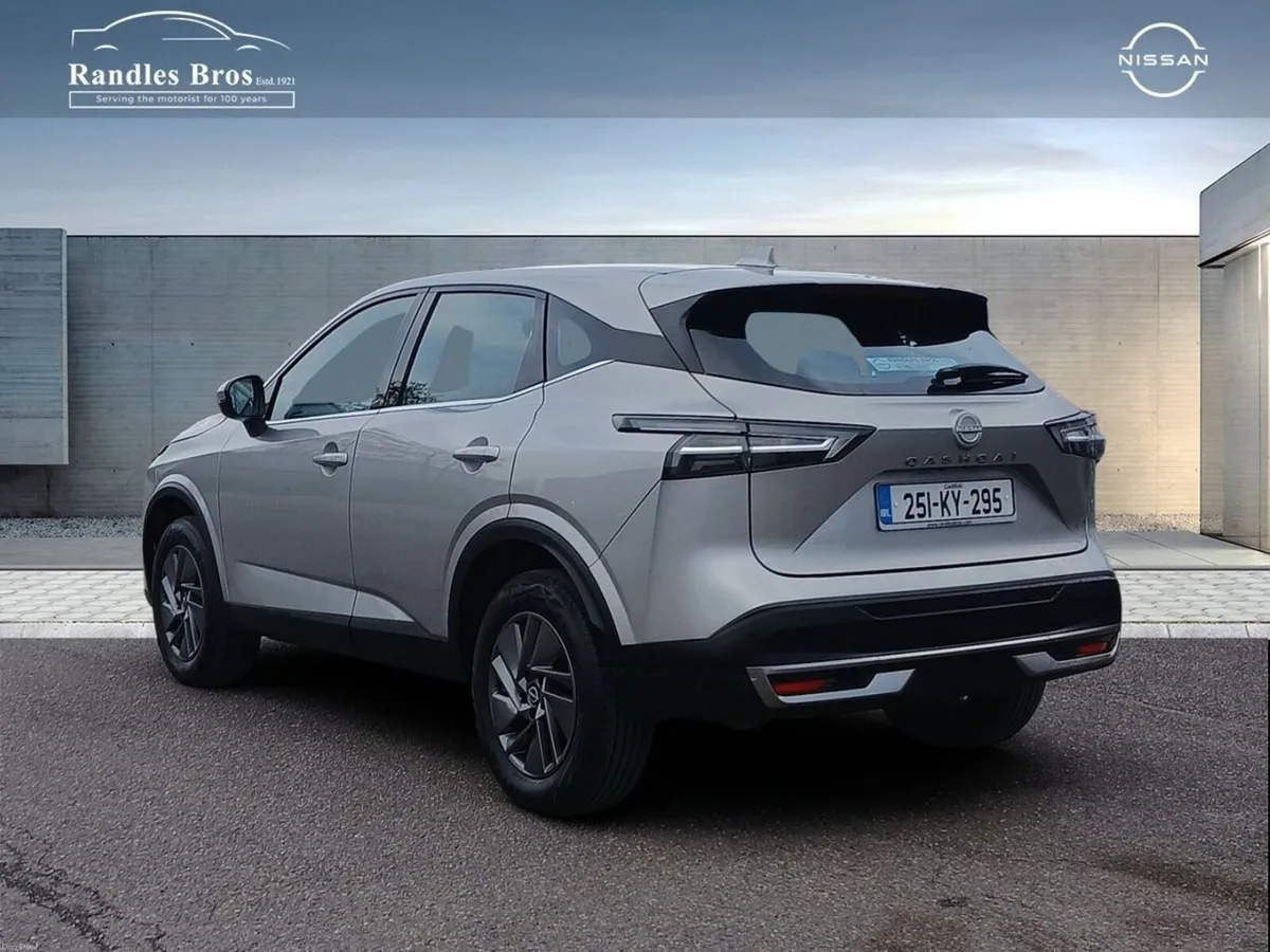 Nissan Qashqai 1.3 PET MILD HYBRID SV - Image 4